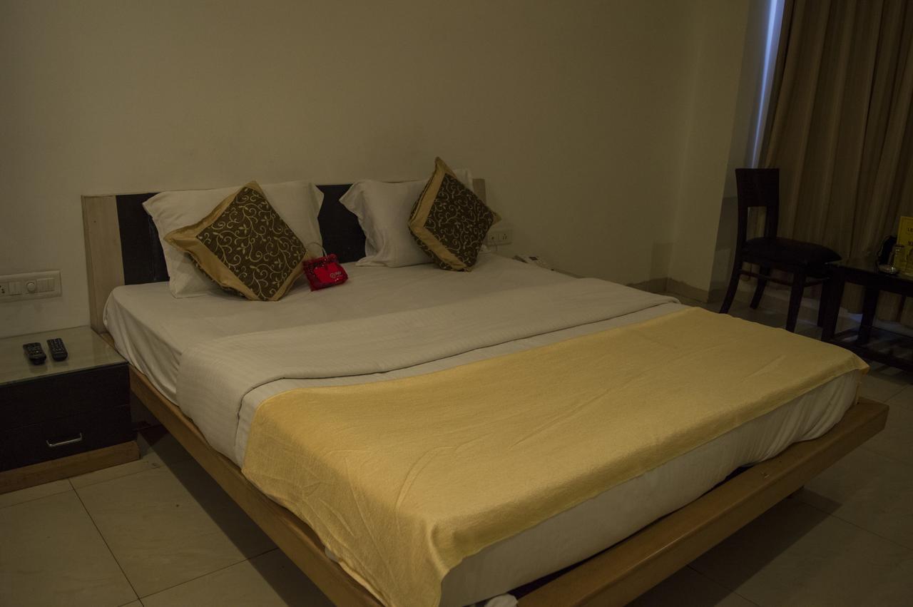Oyo 751 Hotel Shree Palace Бхопал Экстерьер фото
